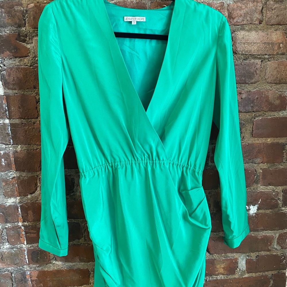 Jennifer Hope green mini dress!